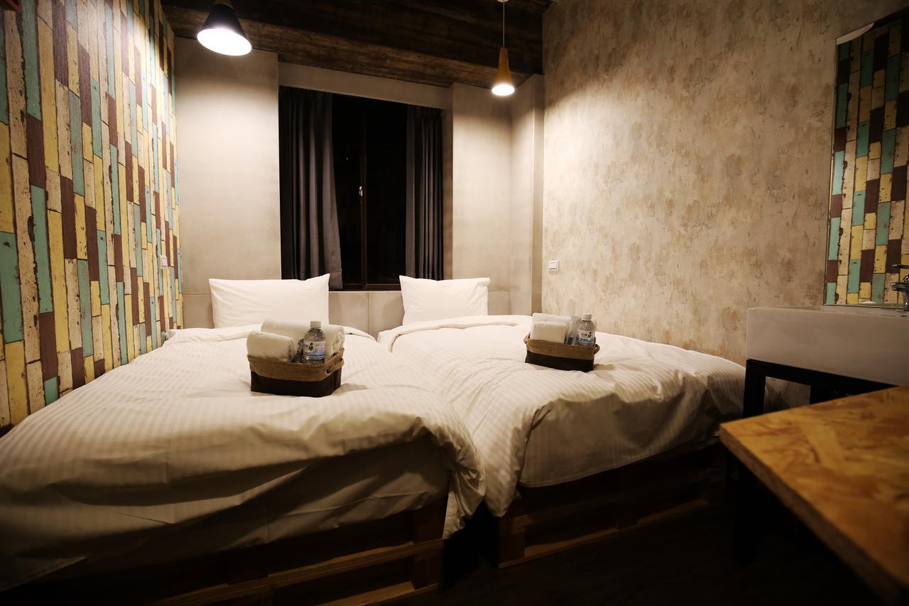 Deluxe Twin Room with Shared Bathroom